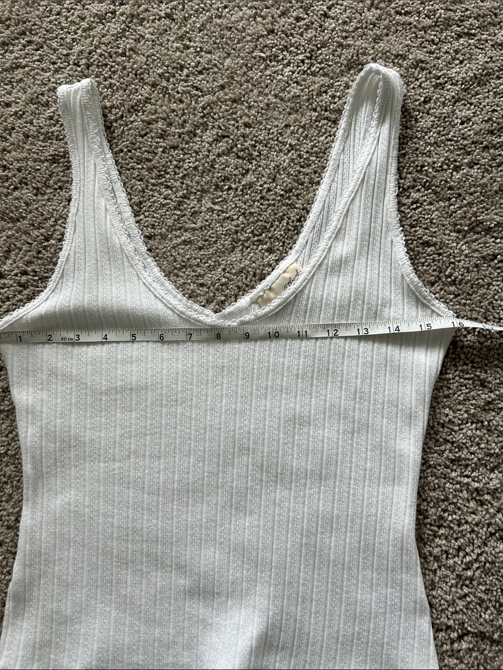 Universal Thread White Ribbed V-Neck Tank - Picture 2 of 3